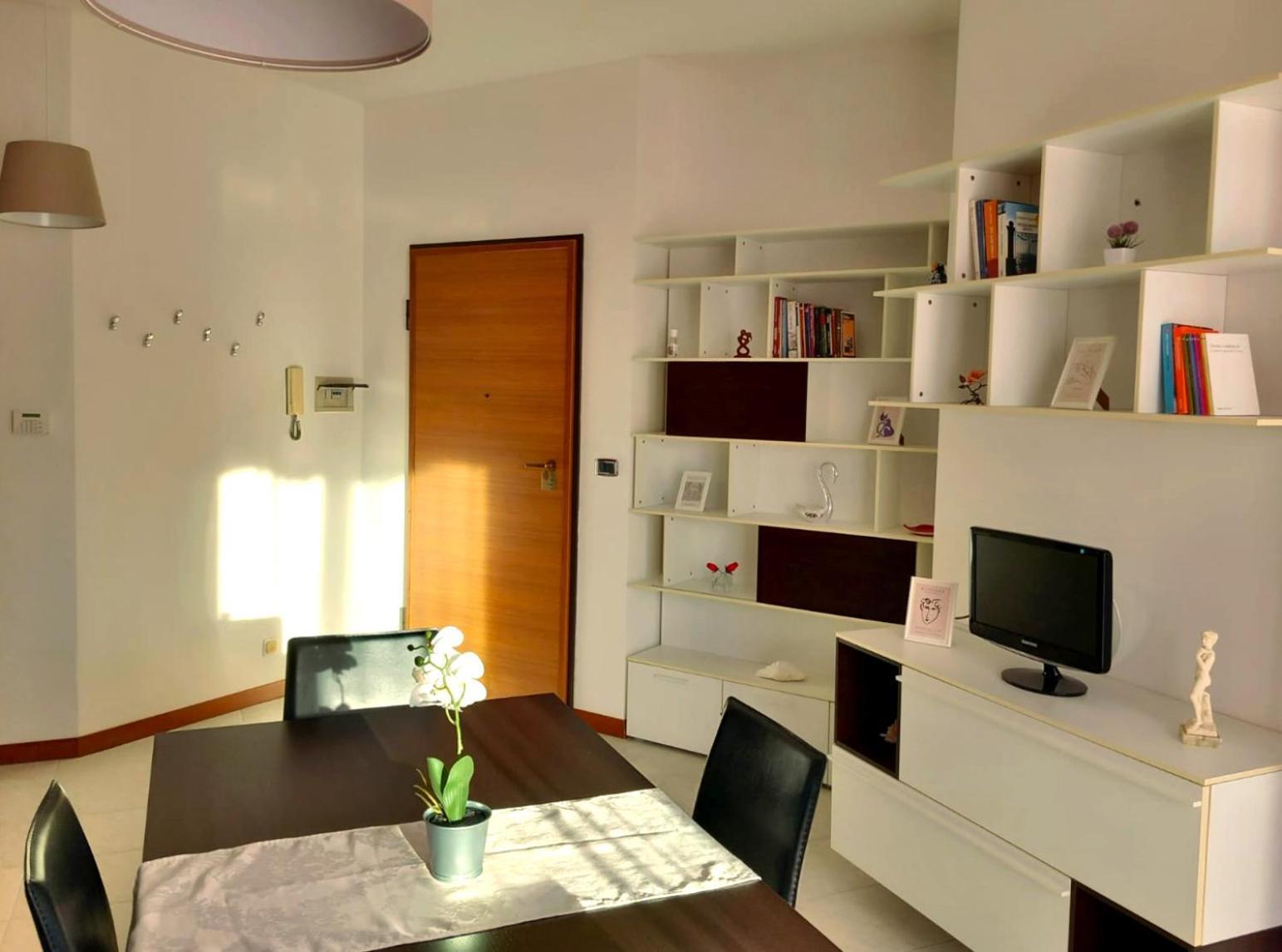 La Dolce Vita - Appartamento Con Parcheggio Privato Vicino Al Centro E All'Ospedale Asti Luaran gambar